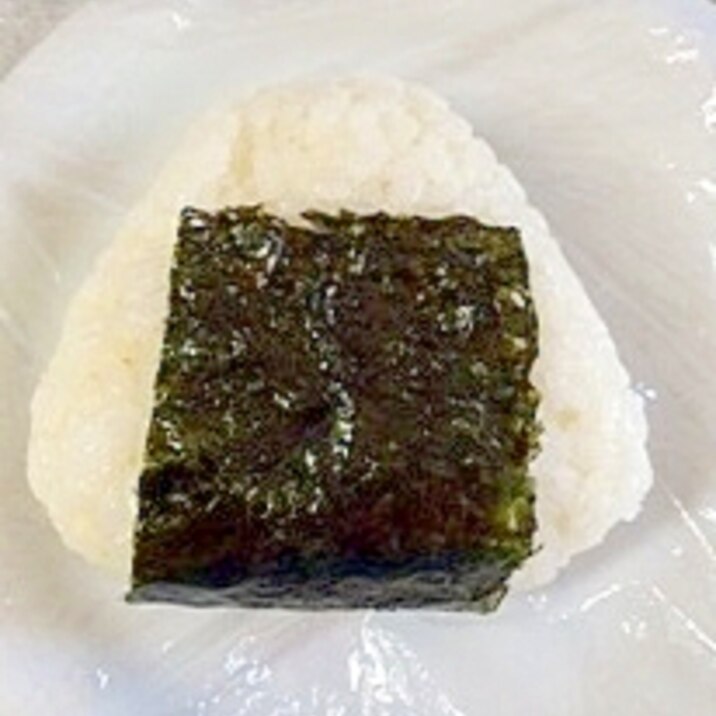 マヨおにぎり~イシイのとりそぼろと粉チーズ